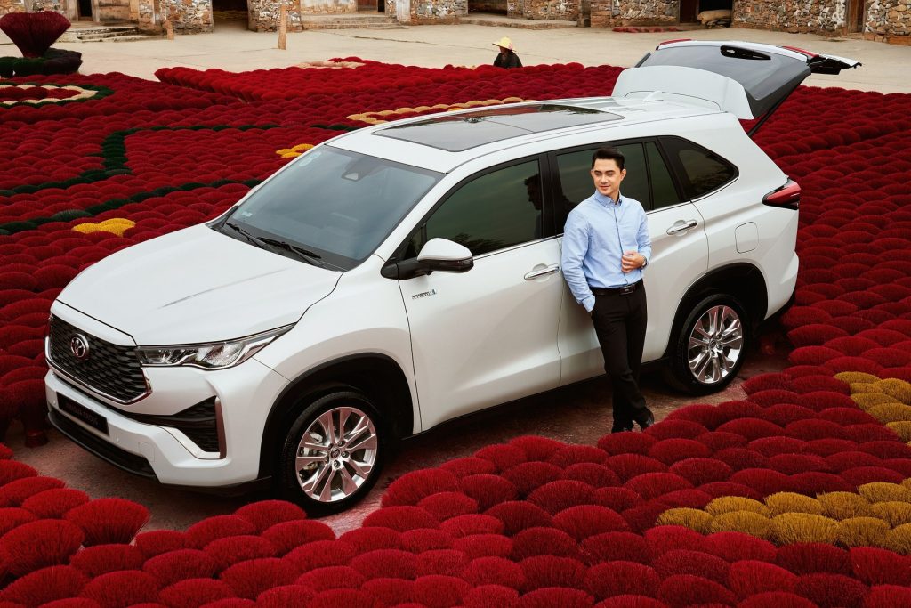 Toyota Innova Cross, mẫu xe đứng thứ hai về doanh số Toyota tháng 8/2026